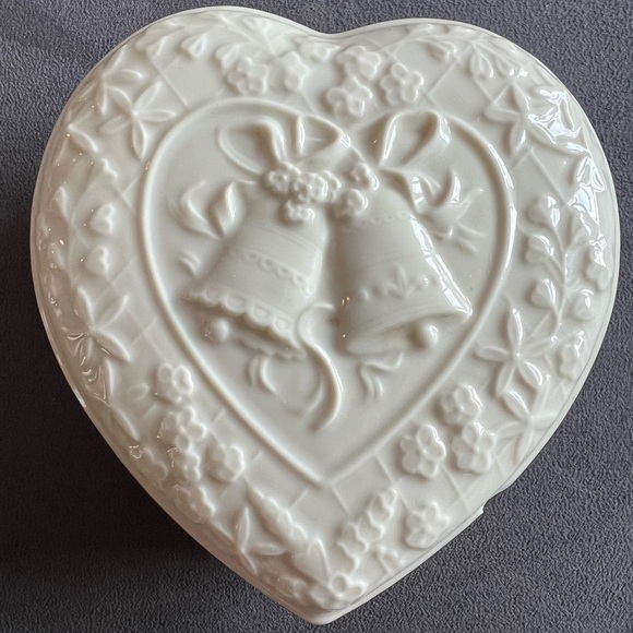 Lenox Heart Shaped Box and Cover by Lenox, Wedding Promises Collection. Vintage - Picture 2 of 6